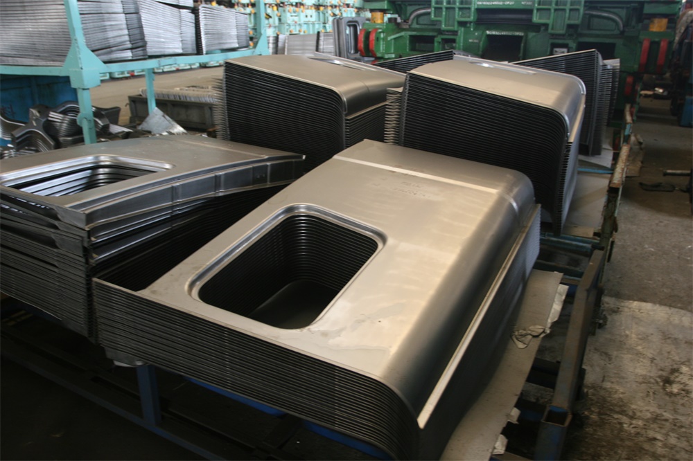 中國(guó)重汽駕駛室側(cè)圍外板